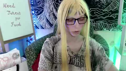 Snapshot of raziel_haze chatting on 03-09-25, 10:41 Yrriel Strife Candy-Demon Caveboy mr. Cringe online show from 03-09-25, 10:41