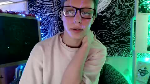 Snapshot of raziel_haze chatting on 03-10-25, 07:42 Yrriel Strife Candy-Demon Caveboy mr. Cringe online show from 03-10-25, 07:42