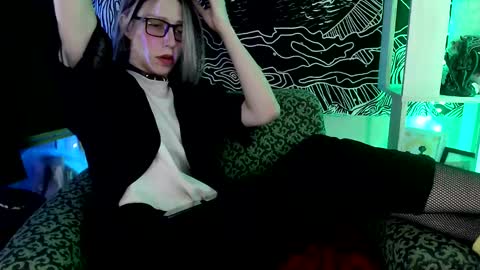 Snapshot of raziel_haze chatting on 03-10-25, 10:48 Yrriel Strife Candy-Demon Caveboy mr. Cringe online show from 03-10-25, 10:48