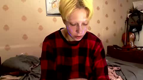 Snapshot of raziel_haze chatting on 09-21-25, 05:53 Yrriel Strife Candy-Demon Caveboy mr. Cringe online show from 09-21-25, 05:53