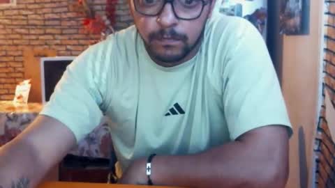 Snapshot of real_coupl3 chatting on 05-20-26, 01:45 real_coupl3 online show from 05-20-26, 01:45