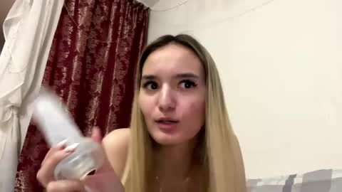 Snapshot of reathakiss chatting on 04-29-26, 04:22 Risa online show from 04-29-26, 04:22