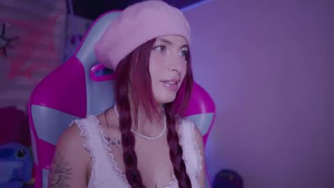 Snapshot of rebecah_1 chatting on 10-14-25, 01:45 Rebeca  online show from 10-14-25, 01:45