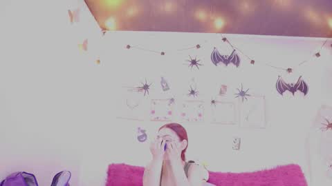 Snapshot of rebecah_1 chatting on 10-16-25, 12:39 Rebeca  online show from 10-16-25, 12:39