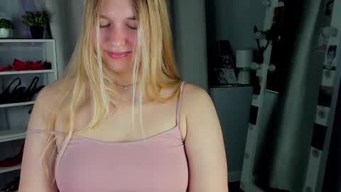 Snapshot of rebecca_____ chatting on 10-08-25, 02:20 rebecca_____ online show from 10-08-25, 02:20