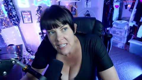 Snapshot of rebeccalovexxx chatting on 05-28-26, 09:45 Rebecca Love online show from 05-28-26, 09:45