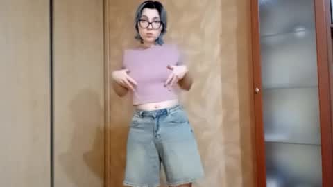 Snapshot of rebeckaaspinwall chatting on 02-04-26, 03:29 Zoe online show from 02-04-26, 03:29