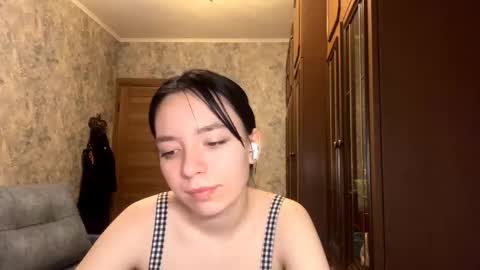 Snapshot of rebeckakirscht chatting on 12-16-25, 02:44 Sofia online show from 12-16-25, 02:44