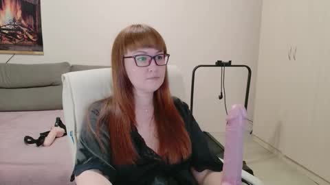 Lisa online show from 10-20-25, 05:24