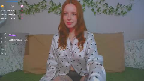 Snapshot of red_lissa chatting on 11-10-25, 12:59 Lissa 3 online show from 11-10-25, 12:59