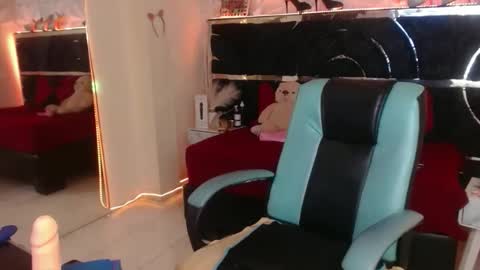 Lunaaaaa online show from 02-04-26, 12:16