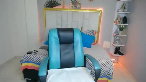 Lunaaaaa online show from 04-17-26, 12:13