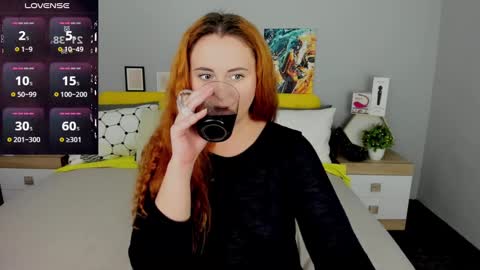 Snapshot of red_naughtyfox chatting on 03-09-25, 10:41 Lessy Fox online show from 03-09-25, 10:41