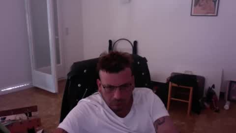 Snapshot of redbonezzzz chatting on 04-26-26, 03:21 redbonezzzz online show from 04-26-26, 03:21