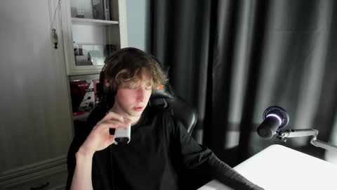 reddissq online show from 12-27-24, 03:09