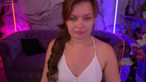 Snapshot of reddoll_ chatting on 09-11-25, 03:12 Lily online show from 09-11-25, 03:12