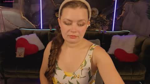 Snapshot of reddoll_ chatting on 09-12-25, 07:47 Lily online show from 09-12-25, 07:47