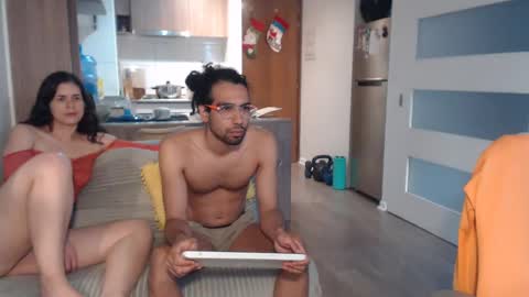 Snapshot of redfloweer chatting on 12-21-24, 10:30 redfloweer online show from 12-21-24, 10:30