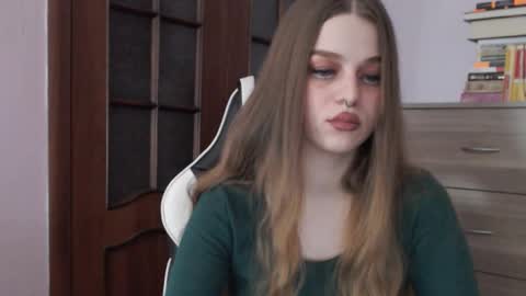 Lily online show from 10-28-25, 02:04