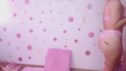 Snapshot of redheadmodel chatting on 05-29-26, 10:19 SAKURA online show from 05-29-26, 10:19