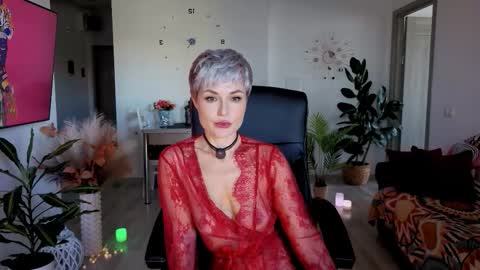 Snapshot of redhotline chatting on 10-26-25, 12:22 Alex online show from 10-26-25, 12:22