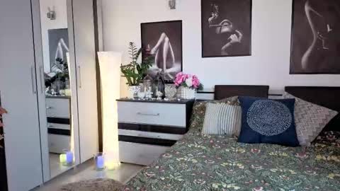 Snapshot of redhotline chatting on 12-15-25, 12:20 Alex online show from 12-15-25, 12:20