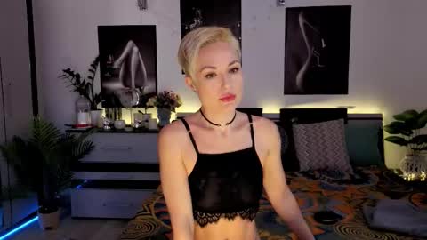 Snapshot of redhotline chatting on 02-15-26, 11:52 Alex online show from 02-15-26, 11:52