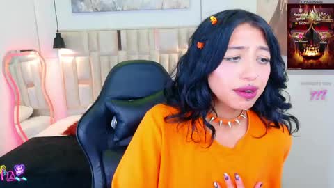 Snapshot of redhotter_ chatting on 05-30-26, 08:06 Lili Lopez online show from 05-30-26, 08:06