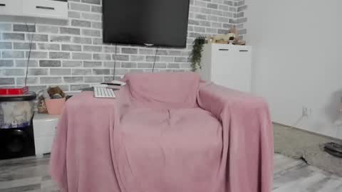 Snapshot of redlaylla chatting on 03-06-25, 10:09 Laylla online show from 03-06-25, 10:09