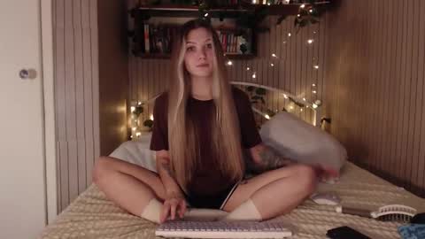 Ana online show from 12-17-25, 10:21