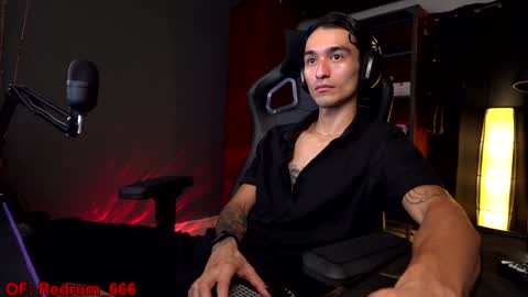 Snapshot of redrum_696 chatting on 12-21-24, 03:58 Red online show from 12-21-24, 03:58