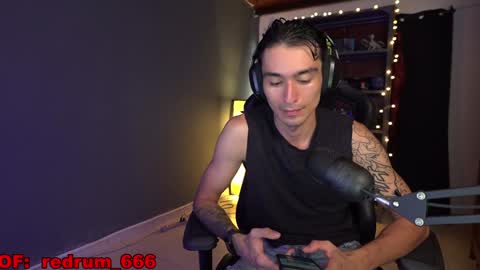 Snapshot of redrum_696 chatting on 01-12-25, 07:10 Red online show from 01-12-25, 07:10