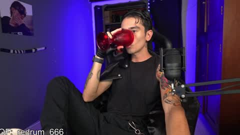 Snapshot of redrum_696 chatting on 01-29-25, 07:00 Red online show from 01-29-25, 07:00