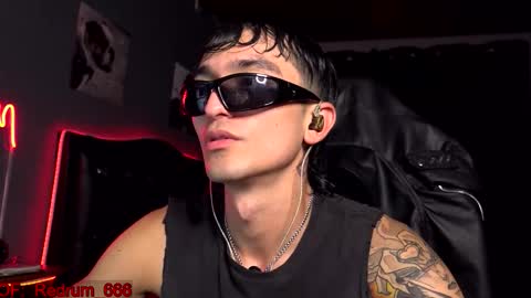 Snapshot of redrum_696 chatting on 09-25-25, 05:16 Red online show from 09-25-25, 05:16