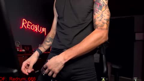 Snapshot of redrum_696 chatting on 10-08-25, 04:59 Red online show from 10-08-25, 04:59