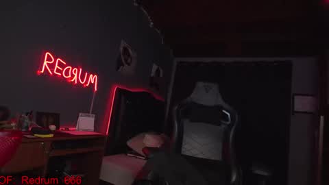 Snapshot of redrum_696 chatting on 10-13-25, 09:37 Red online show from 10-13-25, 09:37