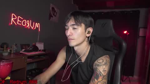 Snapshot of redrum_696 chatting on 10-17-25, 02:26 Red online show from 10-17-25, 02:26