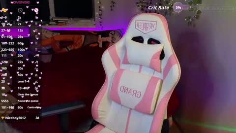 Snapshot of redvelveten chatting on 11-25-25, 02:28 Ronnie online show from 11-25-25, 02:28