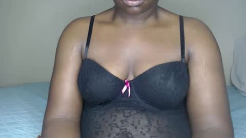 Snapshot of reem_wonder chatting on 11-06-25, 02:34 Reem online show from 11-06-25, 02:34