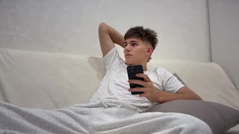 Alex online show from 11-25-25, 03:34