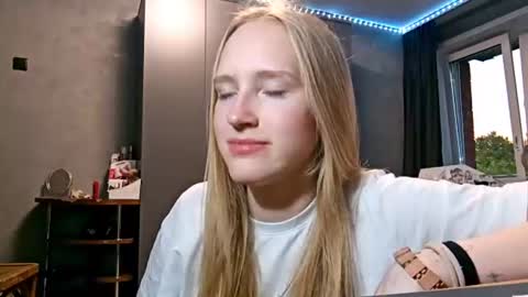 Snapshot of reganbehanan chatting on 07-30-26, 04:06 Mia online show from 07-30-26, 04:06