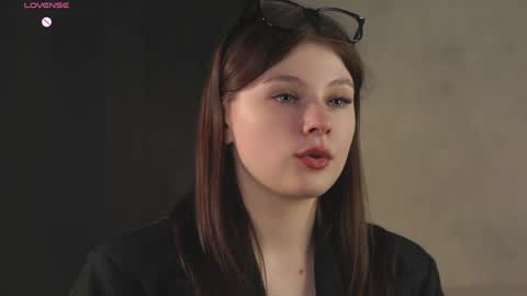 Snapshot of regenasuri chatting on 04-28-26, 01:49 Grace online show from 04-28-26, 01:49