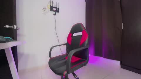 regina_mills_milk online show from 01-10-26, 04:47