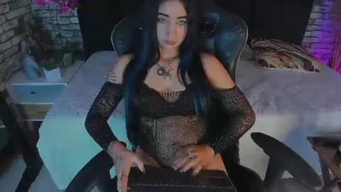 Snapshot of regina_storm chatting on 06-26-26, 03:00 online show from 06-26-26, 03:00
