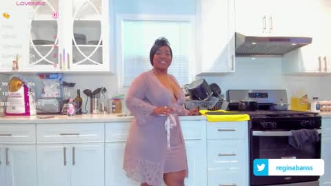 Snapshot of reginabanx chatting on 12-14-25, 11:31 reginabanx online show from 12-14-25, 11:31