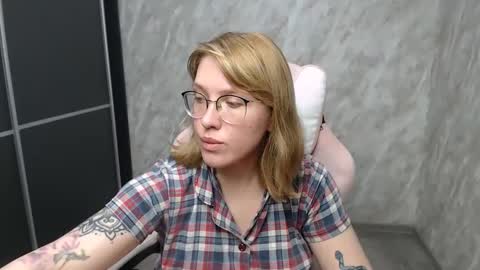 Regina online show from 03-02-25, 01:38