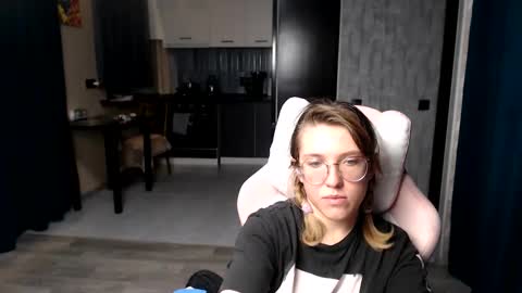 Regina online show from 09-19-25, 01:18