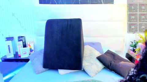 reginavegaa online show from 10-27-25, 11:36