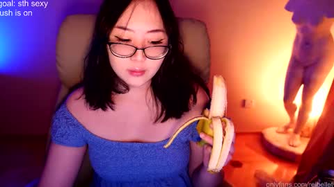 Snapshot of reibelletv chatting on 01-19-26, 04:16 online show from 01-19-26, 04:16