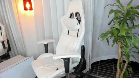 Snapshot of reichel_gray chatting on 01-12-25, 05:03 REICHEL online show from 01-12-25, 05:03